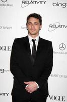 los angeles - 15 de janeiro - james franco chega ao art of elysium heaven gala 2011 no parque de exposições do centro de ciências da califórnia em 15 de janeiro de 2011 em los angeles, ca foto