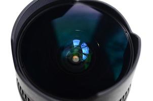 fragmento de uma lente grande angular para uma câmera slr moderna. uma fotografia de uma lente olho de peixe com uma distância focal mínima foto