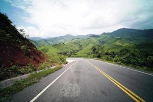 estrada rural na montanha