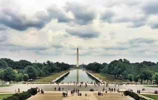 uma vista do monumento de Washington foto