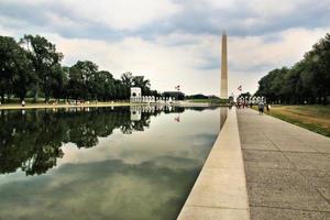 uma vista do monumento de Washington foto