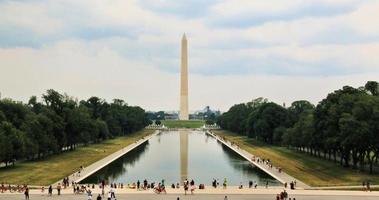 uma vista do monumento de Washington foto