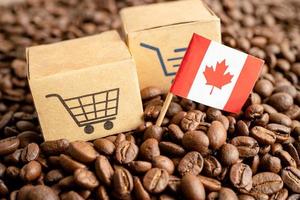 bandeira do canadá em grão de café, conceito de comércio on-line de comércio de exportação de importação. bandeira no grão de café, conceito de comércio on-line de comércio de exportação de importação. foto