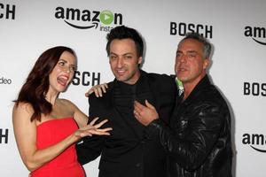 los angeles - 3 de fevereiro - annie wersching, stephen full, titus welliver na estreia do tapete vermelho bosch amazon no arclight hollywood theatres em 3 de fevereiro de 2015 em los angeles, ca foto