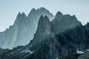 os Alpes sobre Chamonix foto