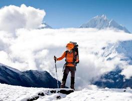 caminhadas nas montanhas do Himalaia foto