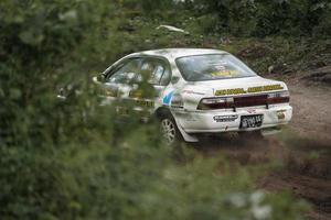 yogyakarta, indonésia - 16 de outubro de 2022 - pilotos competem na copa do rei sprint rally jogja foto