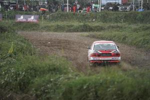 yogyakarta, indonésia - 16 de outubro de 2022 - pilotos competem na copa do rei sprint rally jogja foto