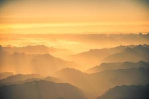 vista aérea do panorama das montanhas do himalaia