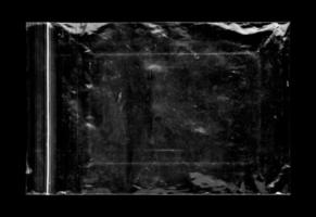sobreposição de saco de plástico transparente em branco no fundo preto foto