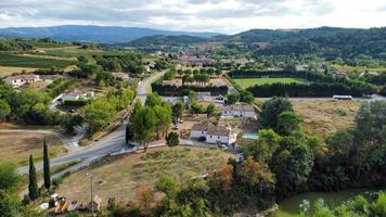 vista de drone da vila de saint hilaire foto