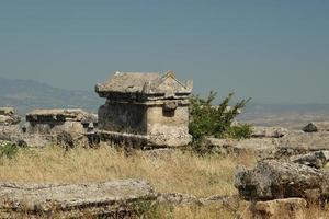 túmulo na cidade antiga de hierapolis, pamukkale, denizli, turkiye foto