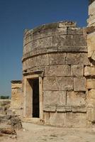 portão frontinus na cidade antiga de hierapolis em pamukkale, denizli, turkiye