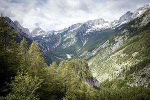 vista do passo vrsic nos Alpes Julianos, Eslovênia