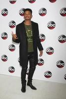 vlos angeles, 9 de janeiro - trevor jackson na festa disney abc tv 2016 tca no hotel langham huntington em 9 de janeiro de 2016 em pasadena, ca foto