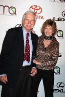 los angeles, 16 de outubro - ted turner, jane fonda chega aos prêmios de mídia ambiental de 2010 nos estúdios Warner Brothers em 16 de outubro de 2010 em burbank, ca foto