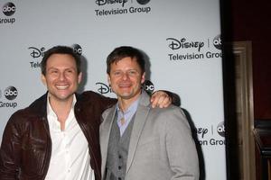 los angeles, 17 de janeiro - christian slater, steve zahn no grupo de televisão disney-abc 2014 inverno press tour festa chegadas no langham huntington em 17 de janeiro de 2014 em pasadena, ca foto