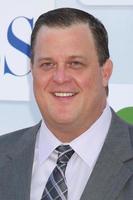 los angeles, 29 de julho - billy gardell chega ao cbs, cw e showtime 2012 summer tca party no beverly hilton hotel estacionamento adjacente em 29 de julho de 2012 em beverly hills, ca foto