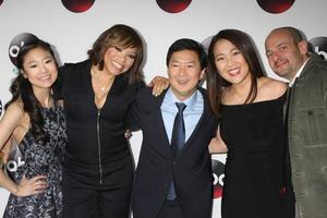 vlos angeles, 9 de janeiro - krista marie yu, tisha campbell-martin, ken jeong, suzi nakamura, jonathan slavin na festa da disney abc tv 2016 tca no hotel langham huntington em 9 de janeiro de 2016 em pasadena, ca foto