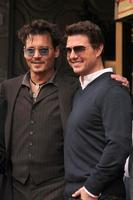 los angeles, 24 de junho - johnny depp, tom cruise no jerry bruckheimer star na calçada da fama de hollywood no teatro el capitan em 24 de junho de 2013 em los angeles, ca foto