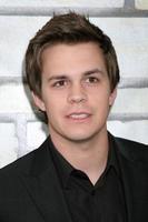 los angeles, 11 de abril - johnny simmons chegando ao hbo filmes cinema verite los angeles estréia nos estúdios paramount em 11 de abril de 2011 em los angeles, ca foto