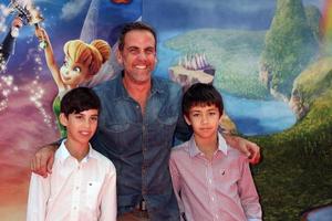 los angeles, 22 de março - carlos ponce na estréia do filme de fada pirata no estúdio de walt disney em 22 de março de 2014 em burbank, ca foto