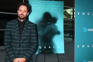 los angeles, 7 de julho - drake doremus no equals la premiere no arclight hollywood em 7 de julho de 2016 em los angeles, ca foto