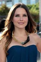 los angeles, 14 de agosto - sophia bush chegando aos prêmios vh1 de 2011 fazer algo no hollywood palladium em 14 de agosto de 2011 em los angeles, ca foto