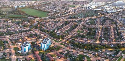 linda vista aérea da cidade britânica, imagens de alto ângulo do drone foto