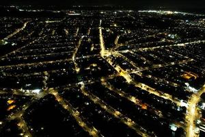 cidade iluminada, imagens aéreas à noite foto