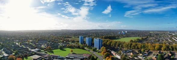 linda vista aérea da cidade britânica, imagens de alto ângulo do drone foto