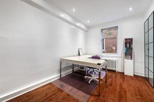 Apartamento de luxo moderno totalmente mobiliado em montreal com porão acabado, quartos, lavanderia, cozinha, quintal e sala de estar foto