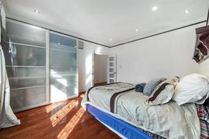 Apartamento de luxo moderno totalmente mobiliado em montreal com porão acabado, quartos, lavanderia, cozinha, quintal e sala de estar foto