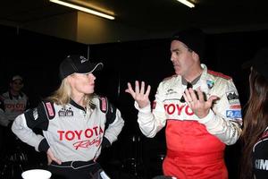 los angeles, 17 de março - eileen davidson adam carolla na sessão de treinamento para a 36ª corrida de celebridades toyota pro a ser realizada em long beach, ca em 14 de abril de 2012 no autódromo de willow springs em 17 de março de 2012 em willow springs, ca foto