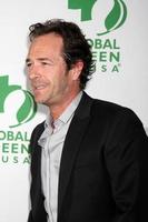 los angeles, 26 de fevereiro - luke perry no evento pré-oscar global green eua em avalon hollywood em 26 de fevereiro de 2014 em los angeles, ca foto