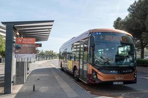 terminal do obturador de ônibus no aeroporto de toulouse blagnac na frança no verão de 2022. foto