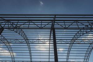 estrutura de aço para construção civil no fundo do céu, conceito de força, foto