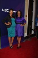 los angeles, 25 de julho - tamara mowry, tia mowry chega ao nbc universal cable tca tour de imprensa de verão de 2012 no beverly hilton hotel em 25 de julho de 2012 em beverly hills, ca foto