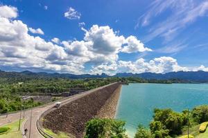 armazenamento de água barragens de eletricidade viagens e lazer, barragem de ratchaprapa surat thani na tailândia um belo destino turístico foto