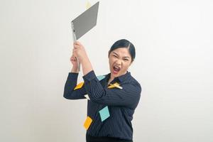 Mulher de negócios asiática estressada pelo trabalho árduo foto