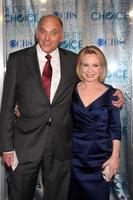 los angeles, 5 de janeiro - kurt fuller debra jo rupp chega aos prêmios escolha do povo 2011 no teatro nokia no la live em 5 de janeiro de 2011 em los angeles, ca foto