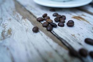 grãos de café torrados, o café é uma bebida popular em todo o mundo. foto