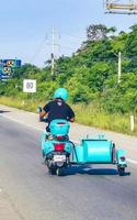 playa del carmen quintana roo méxico 2022 várias motocicletas ciclomotores e scooters em playa del carmen méxico. foto