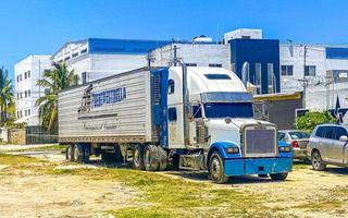 playa del carmen quintana roo méxico 2022 caminhões mexicanos transportador de carga carros de entrega playa del carmen méxico. foto