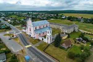 vista aérea no templo barroco ou igreja católica na zona rural foto