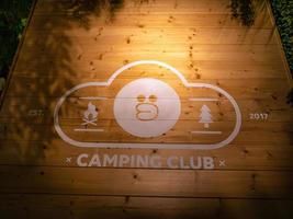 bangkok.thailand-29 de junho de 2019.camping club in line village at siam one community mall bangkok city thailand..line é um aplicativo de comunicação que permite fazer chamadas de voz gratuitas foto