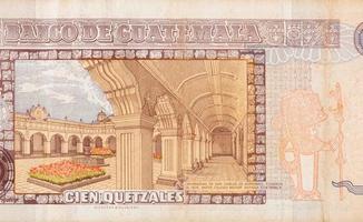 universidade de san carlos de borromeo em antigua na guatemala fragmento de cédula de 100 quetzales 2007 foto
