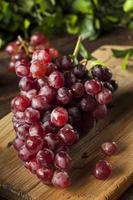 uvas vermelhas cruas orgânicas