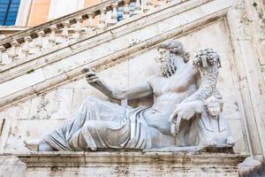 Roma, Itália. vista da escadaria do palazzo senatorio por michelangelo, uma obra-prima renascentista. foto