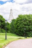 igreja no parque kolomenskoye foto